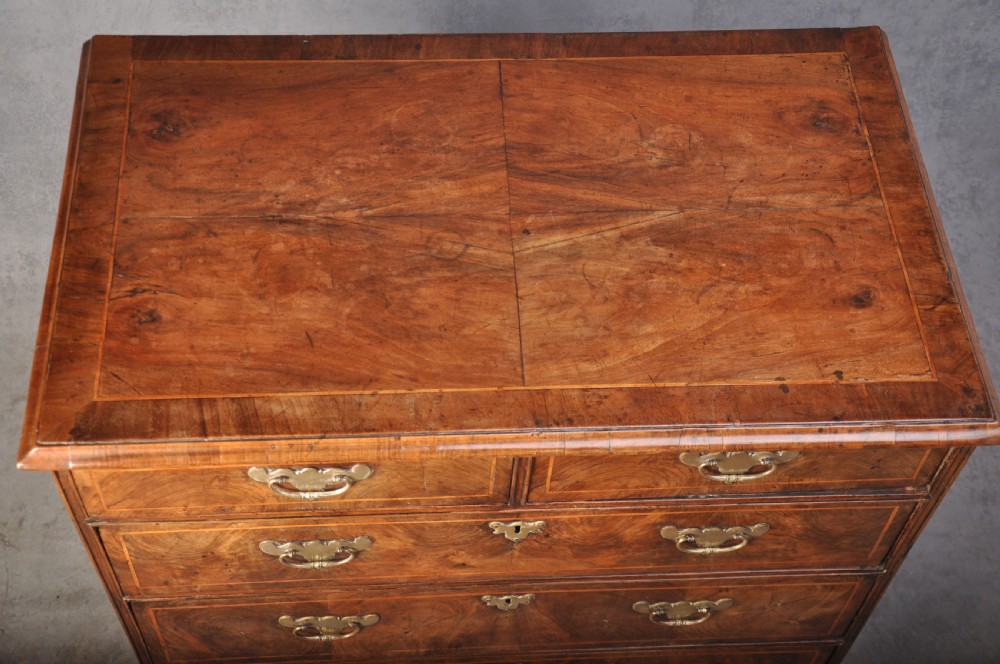 Early 18th Century Walnut Chest Of Drawers View X