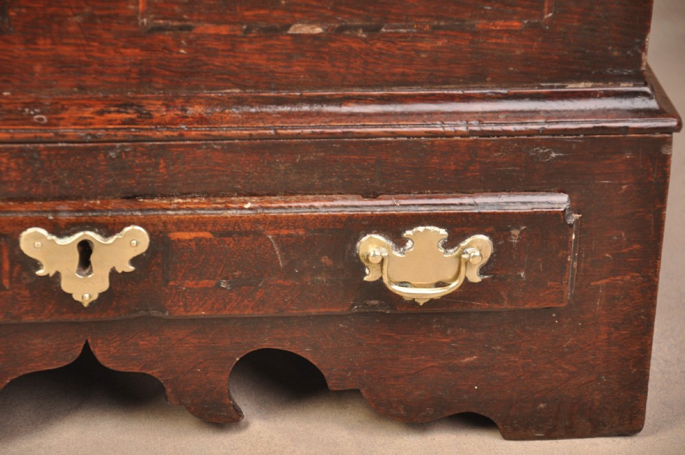Early 18th Century Welsh Oak Coffer Bach View IV