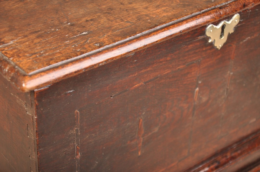 Early 18th Century Welsh Oak Coffer Bach View VI