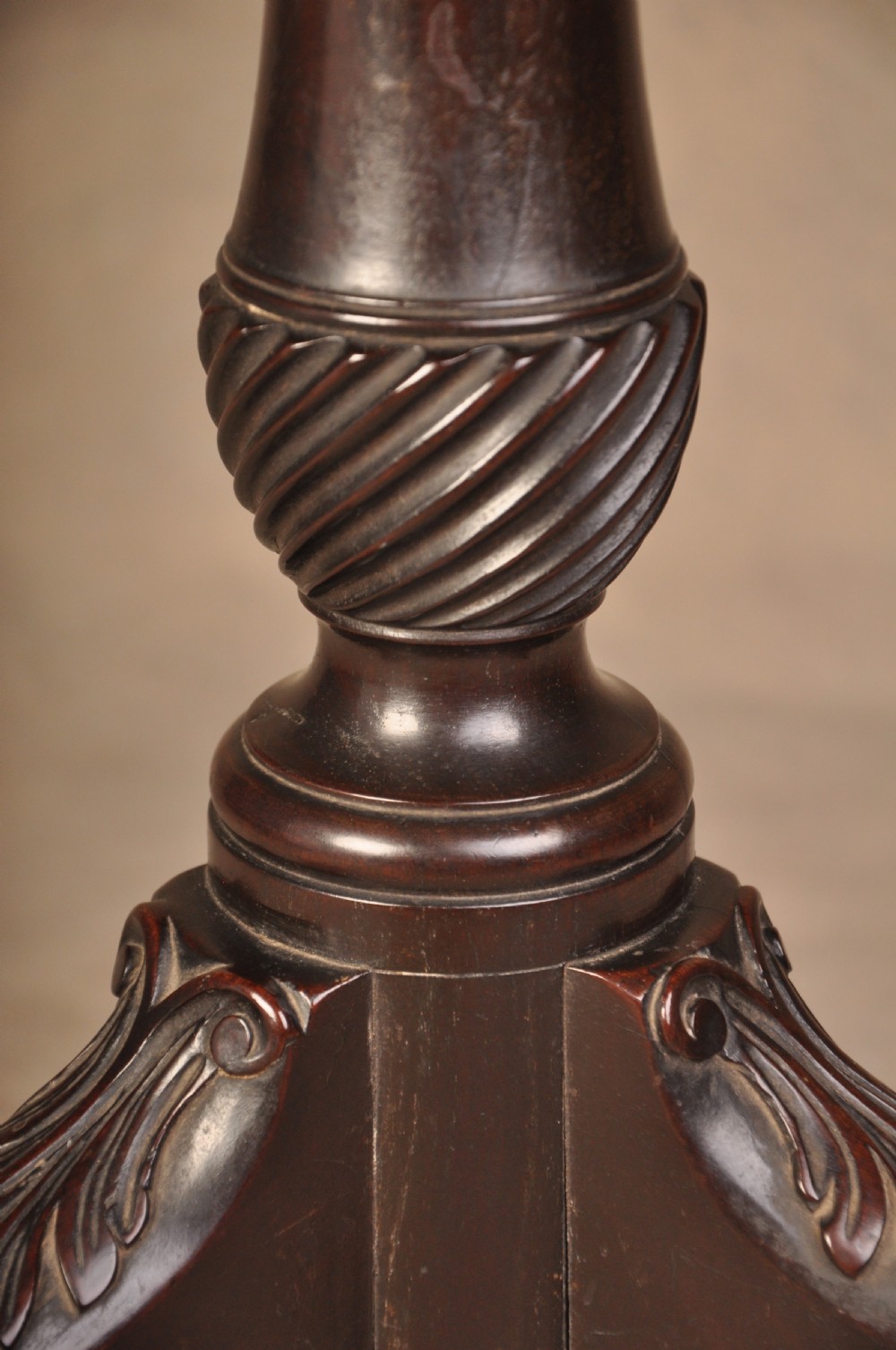 Fine 18th Century Mahogany Chippendale Tripod Table View VII