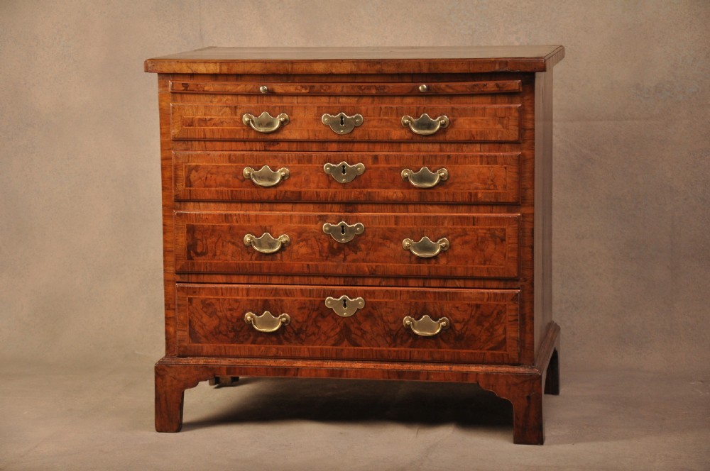 George 1st Walnut Chest Of Drawers Of Small Proportions View XI