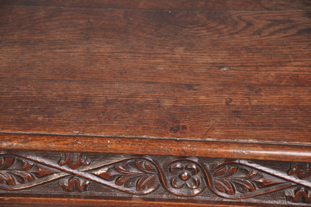 Early 17th Century Arcaded Oak Coffer View III