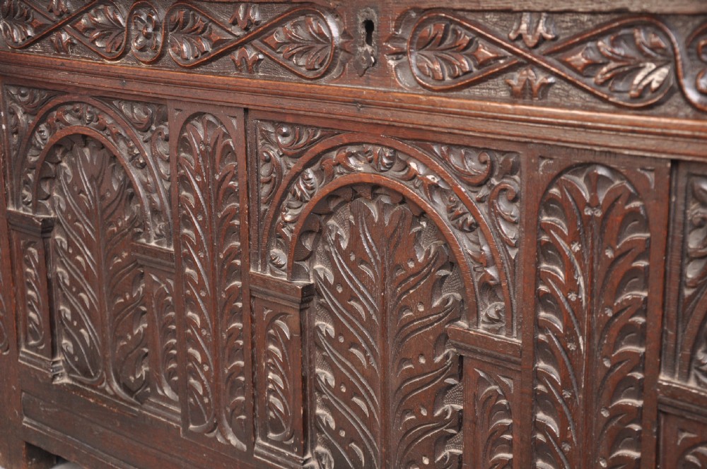 Early 17th Century Arcaded Oak Coffer View V