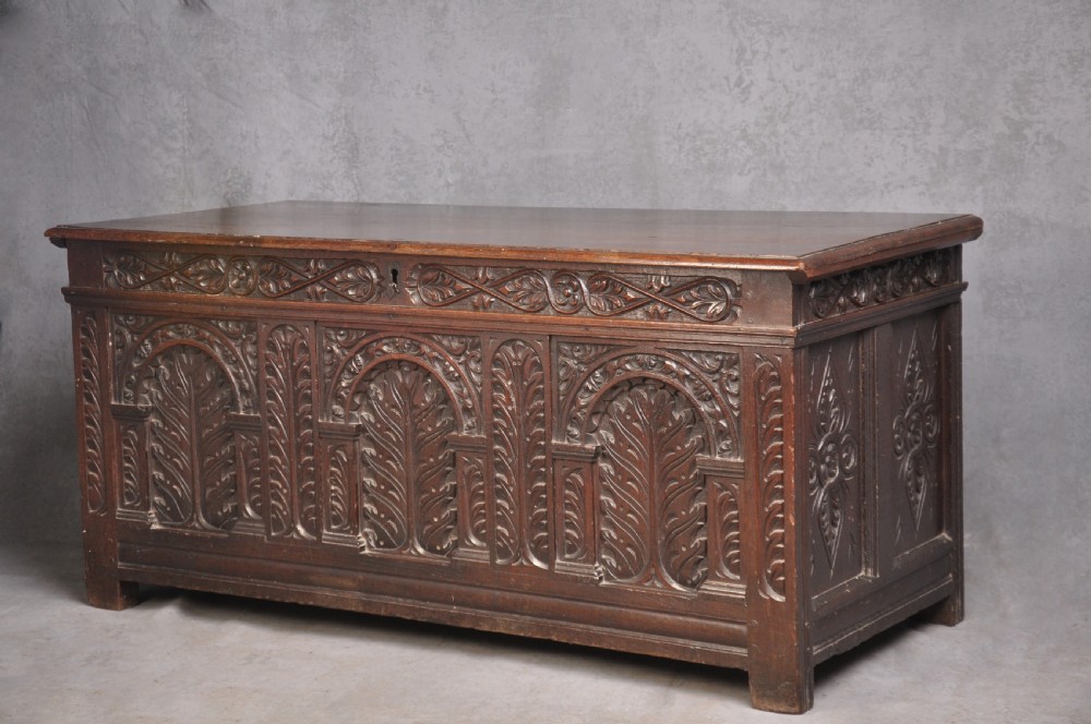 Early 17th Century Arcaded Oak Coffer View VI