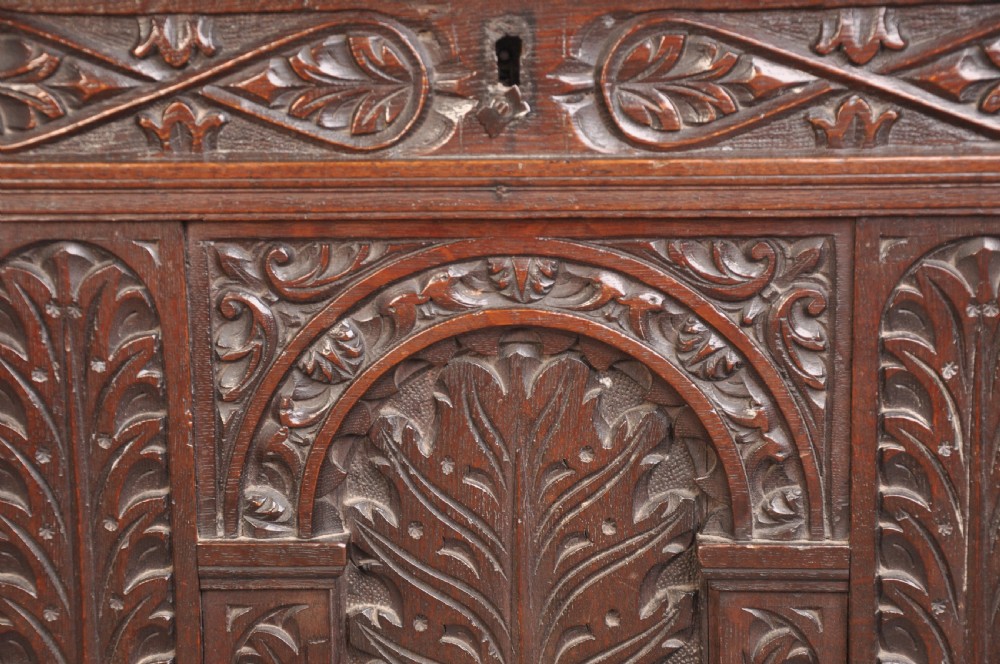 Early 17th Century Arcaded Oak Coffer View VIII