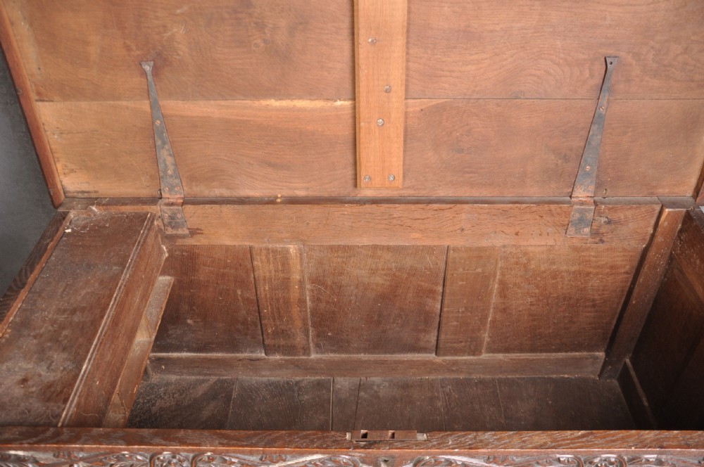 Early 17th Century Arcaded Oak Coffer View X