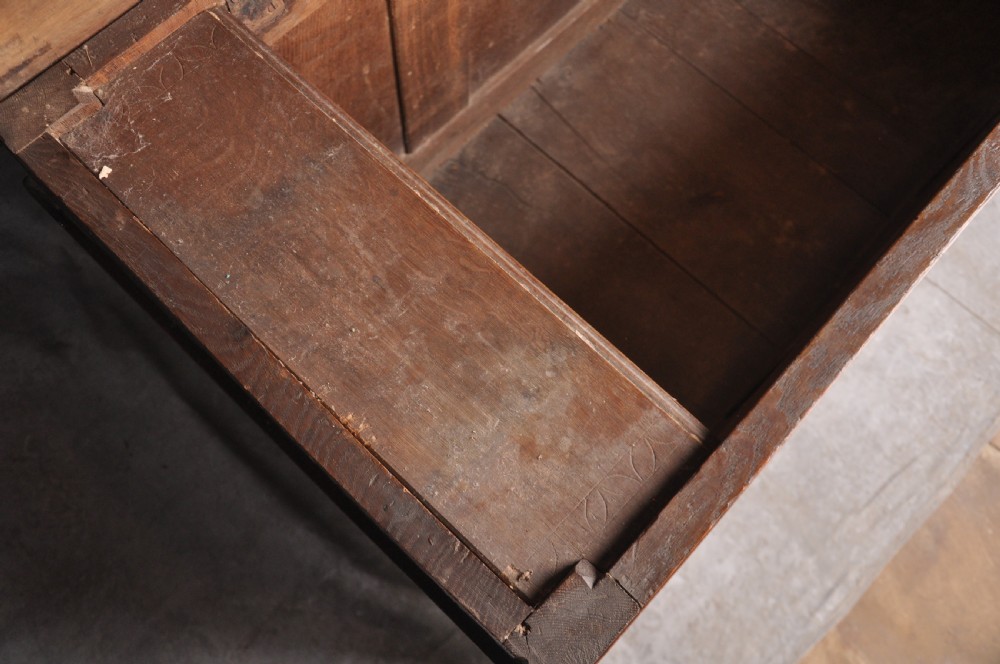 Early 17th Century Arcaded Oak Coffer View XI