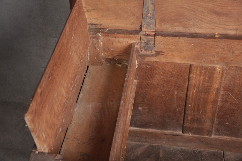 Early 17th Century Arcaded Oak Coffer View XII