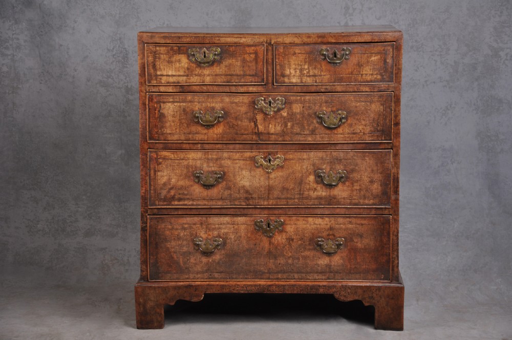 Fine Early 18th Century Walnut Chest Of Drawers Of Small Proportions