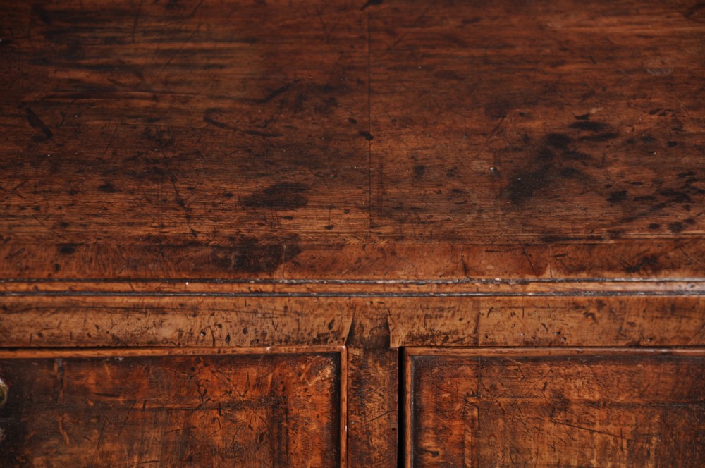 Fine Early 18th Century Walnut Chest Of Drawers Of Small Proportions View II