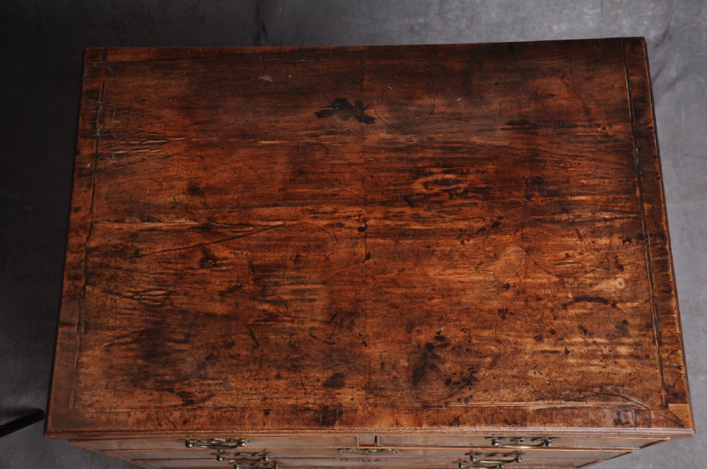 Fine Early 18th Century Walnut Chest Of Drawers Of Small Proportions View IV