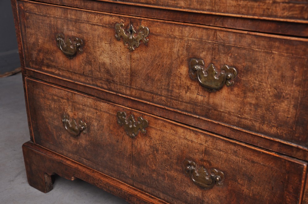 Fine Early 18th Century Walnut Chest Of Drawers Of Small Proportions View VI