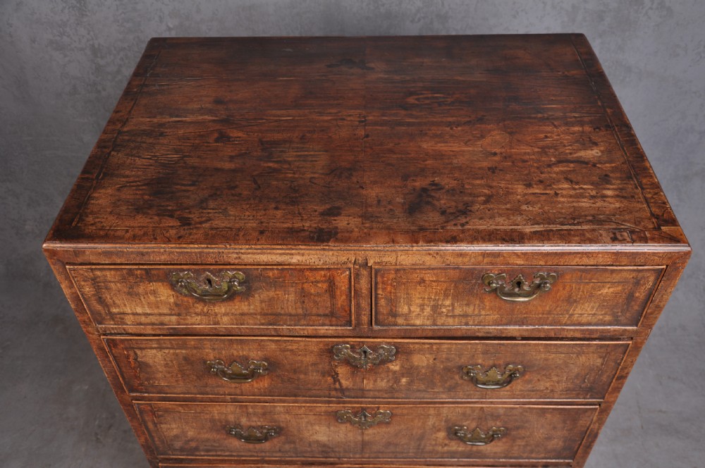 Fine Early 18th Century Walnut Chest Of Drawers Of Small Proportions View VII