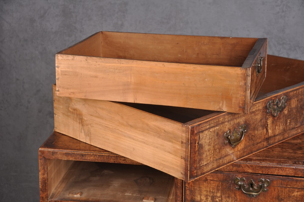 Fine Early 18th Century Walnut Chest Of Drawers Of Small Proportions View XI