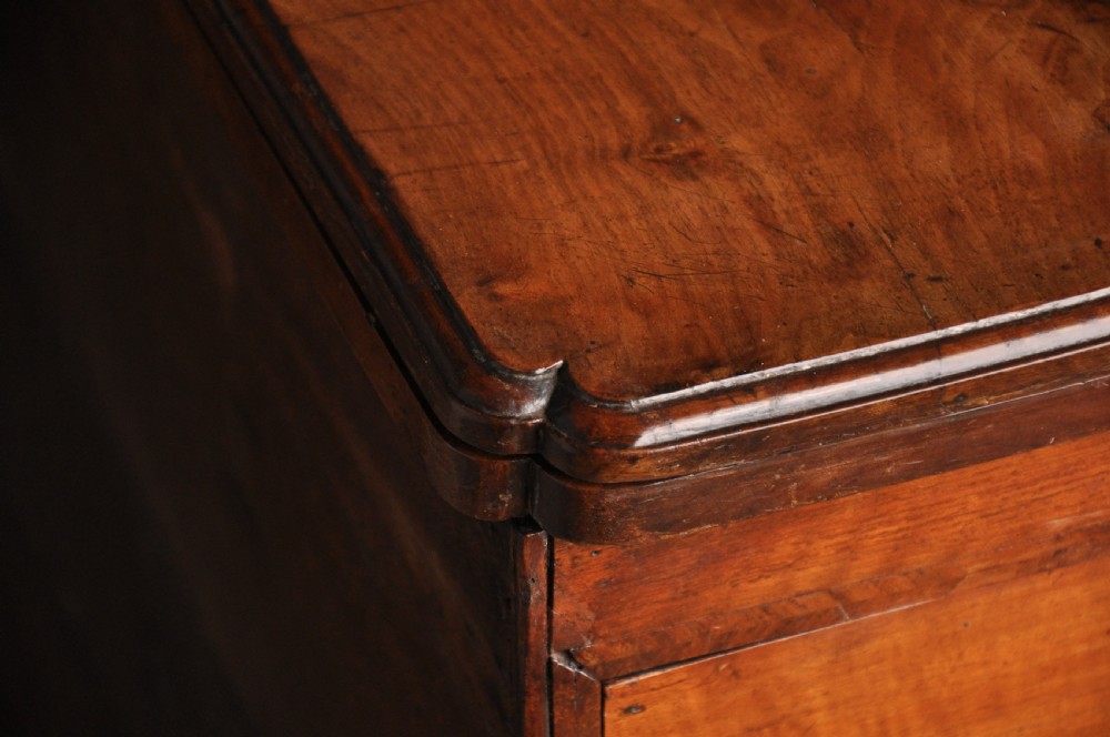 Early 18th Century Walnut Bachelors Chest View X