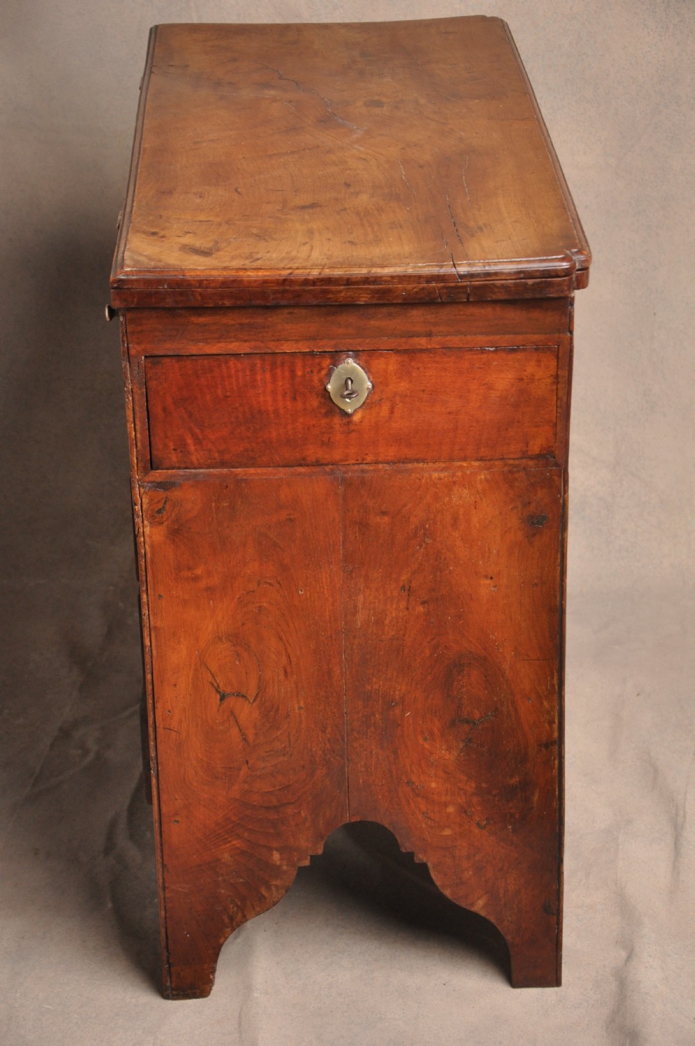Early 18th Century Walnut Bachelors Chest View XVI