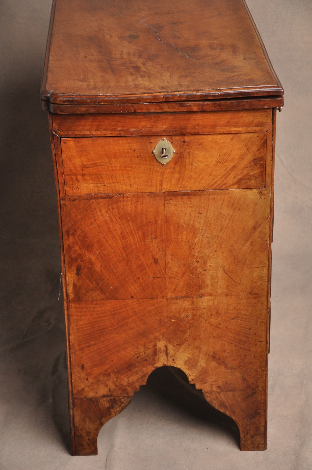 Early 18th Century Walnut Bachelors Chest View XVII