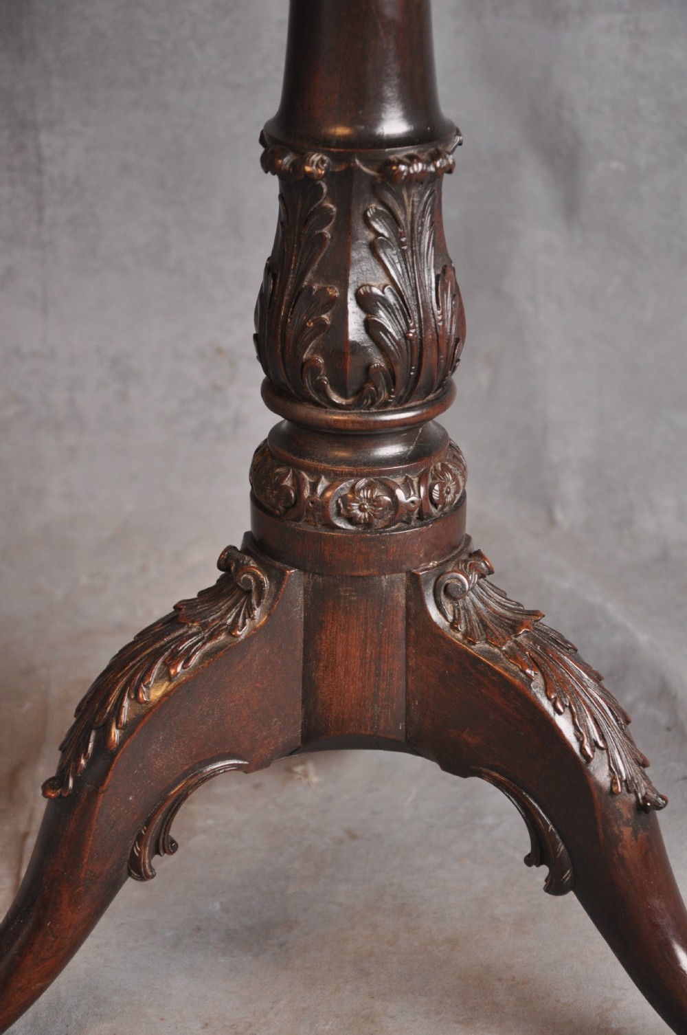 Fine 18th Century Mahogany Tripod Table View VII