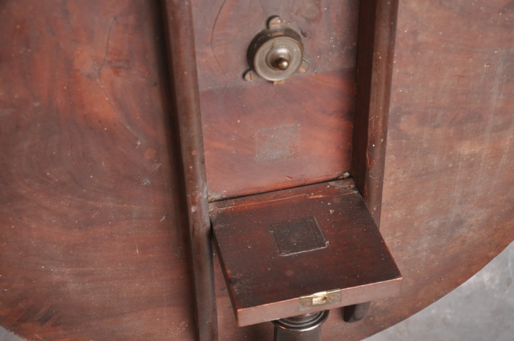 Fine 18th Century Mahogany Tripod Table View XI