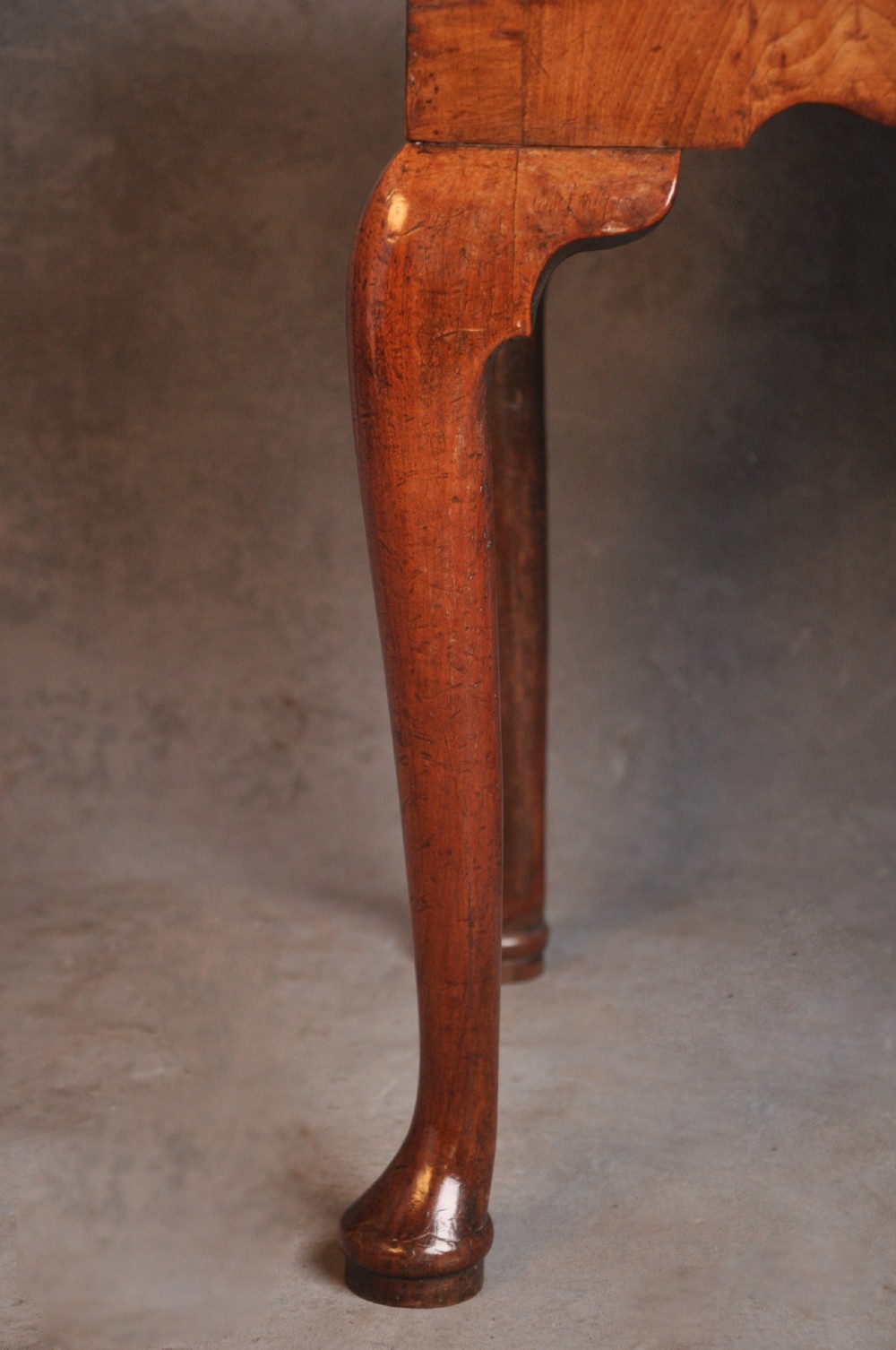 Fine Early 18th Century Walnut Lowboy View IV