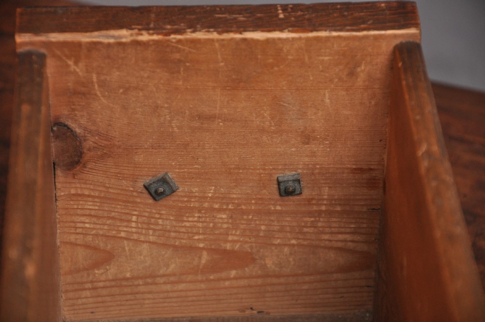 Fine Early 18th Century Walnut Lowboy View IX