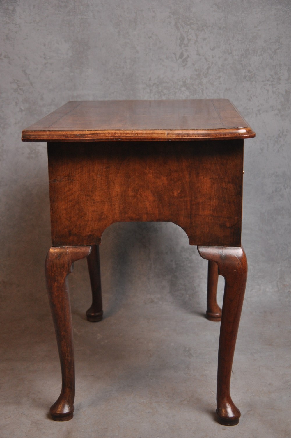 Fine Early 18th Century Walnut Lowboy View XI