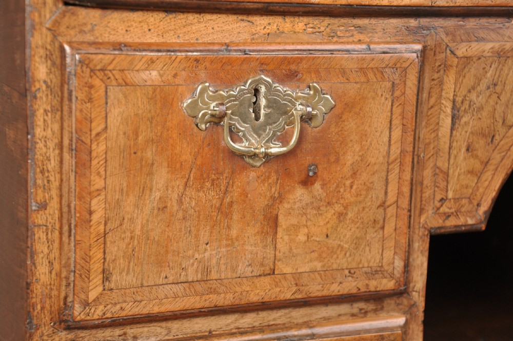 Early 18th Century Walnut Kneehole Desk View V