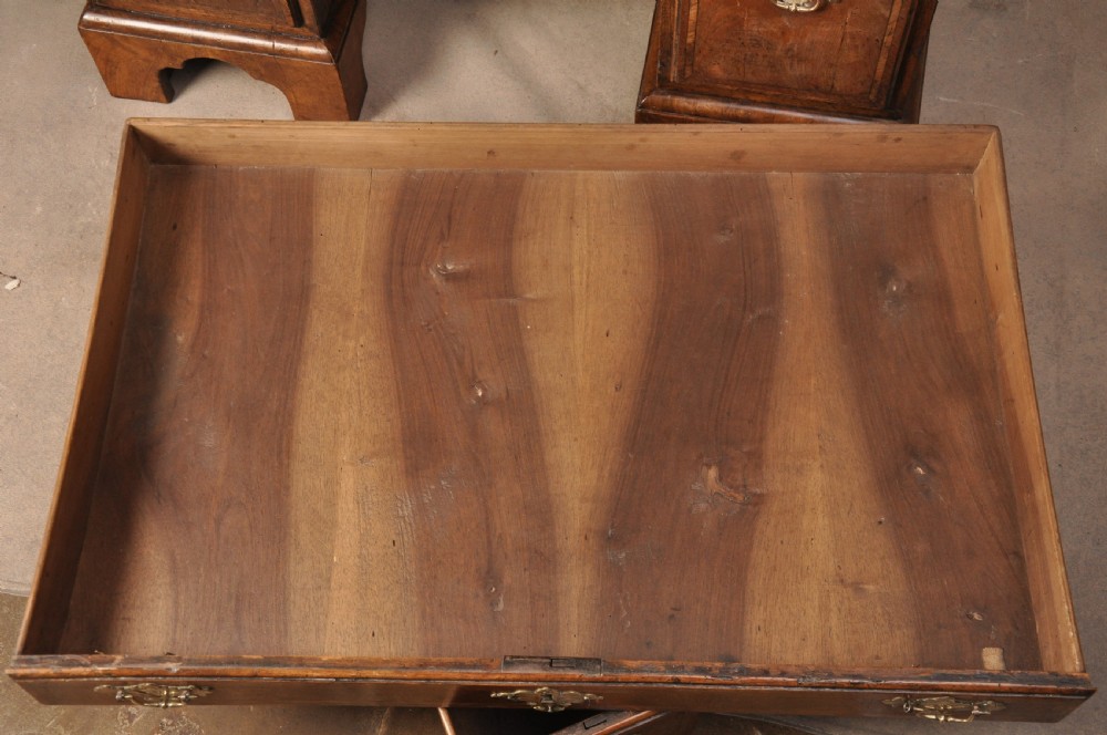 Early 18th Century Walnut Kneehole Desk View VIII