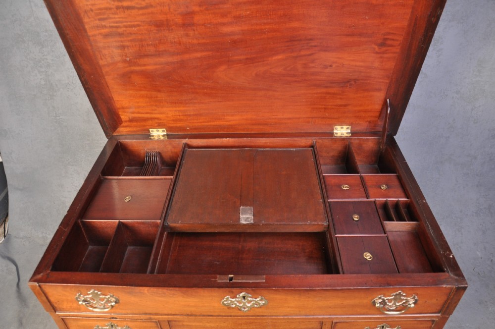  18th Century Mahogany Kneehole Dressing Chest View VII