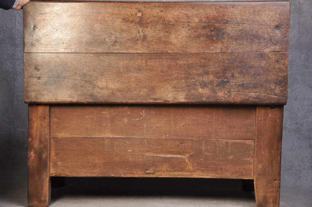 16th Century Oak Coffer View XI