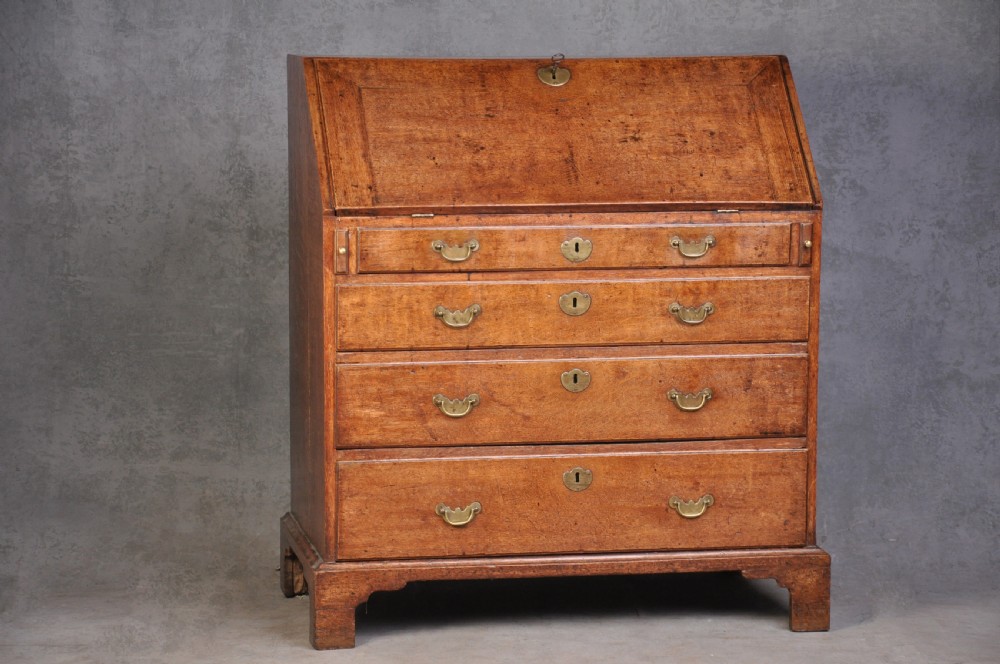 Early 18th Century Oak Bureau View II