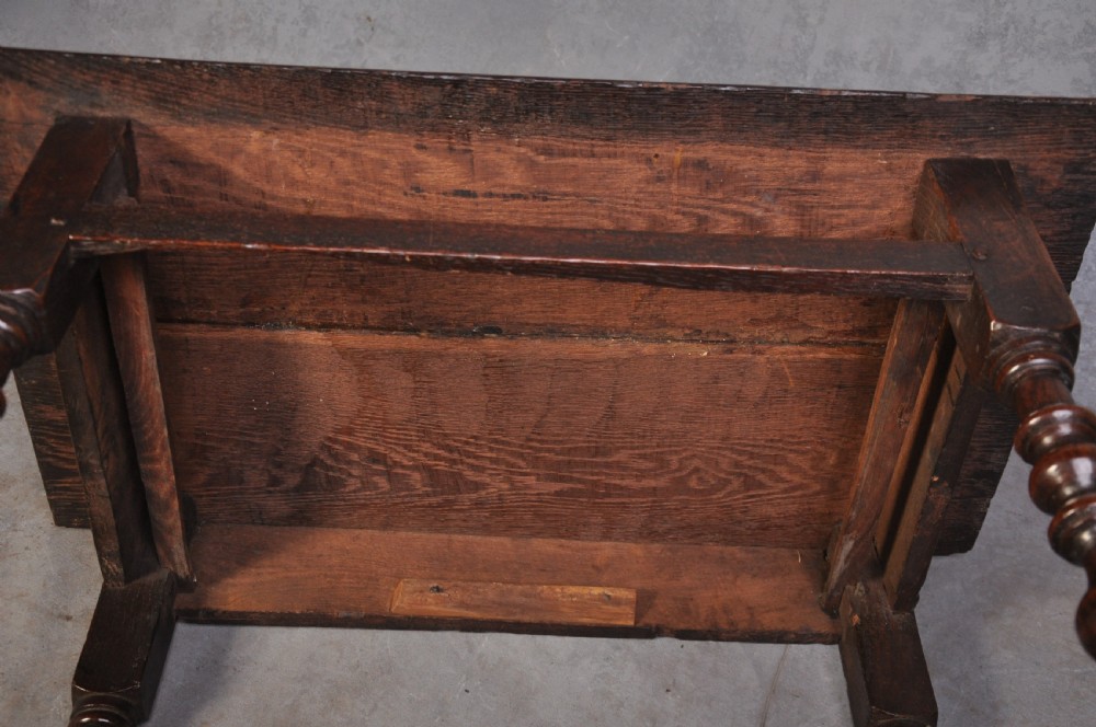 17th Century Oak side Table View VIII
