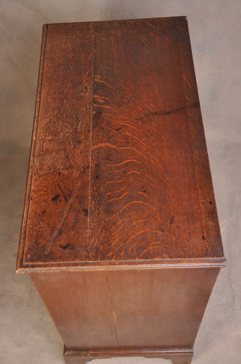Early 18th Century Oak Chest Of Drawers View III