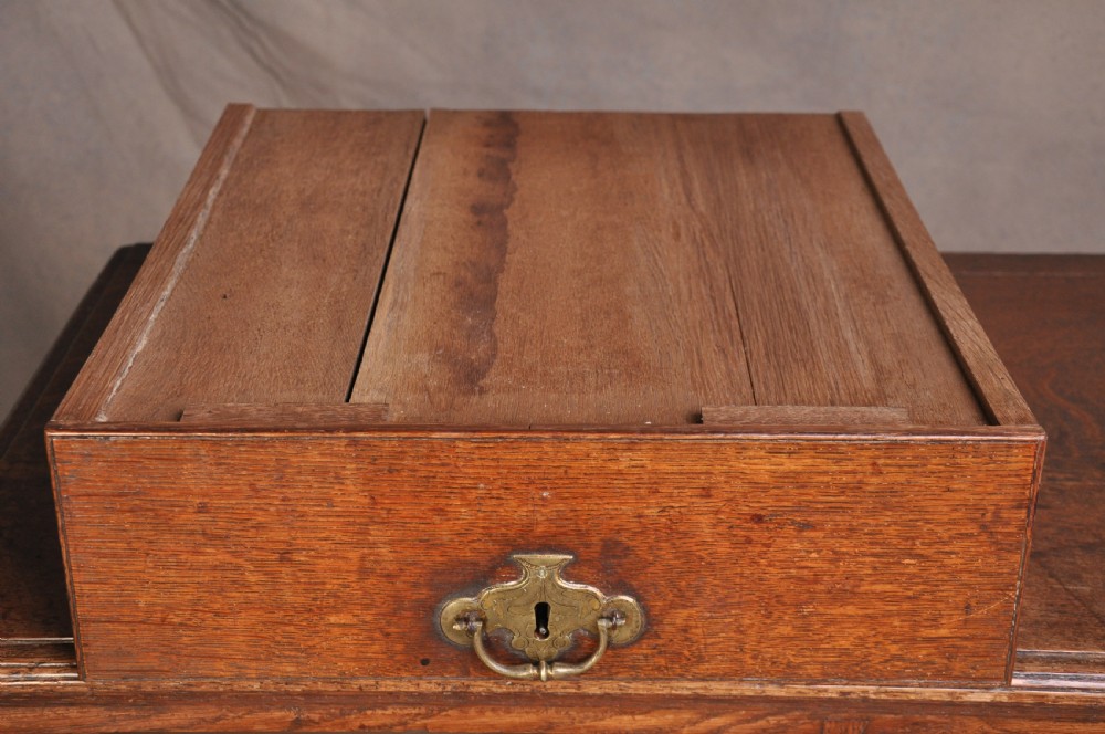 Early 18th Century Oak Chest Of Drawers View V