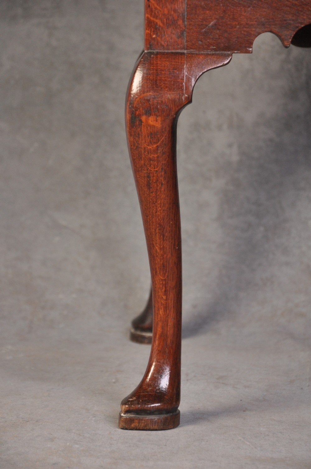An 18th-century oak lowboy table featuring three inlaid drawers, brass swan-neck handles, an arched apron, and cabriole legs. View VIII