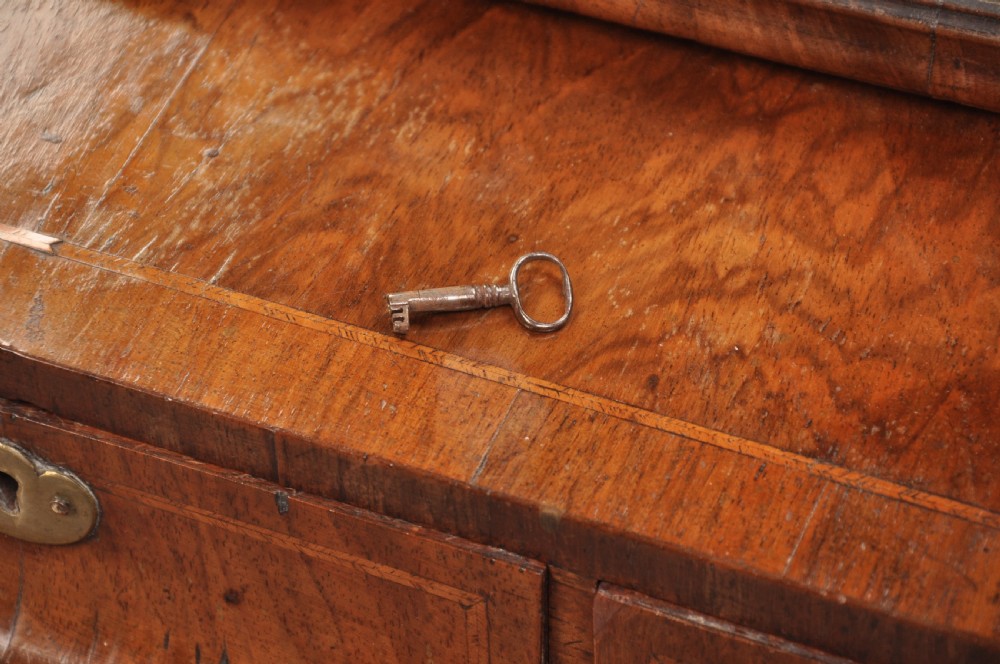 Early 18th Century Walnut Toilet Mirror View XI