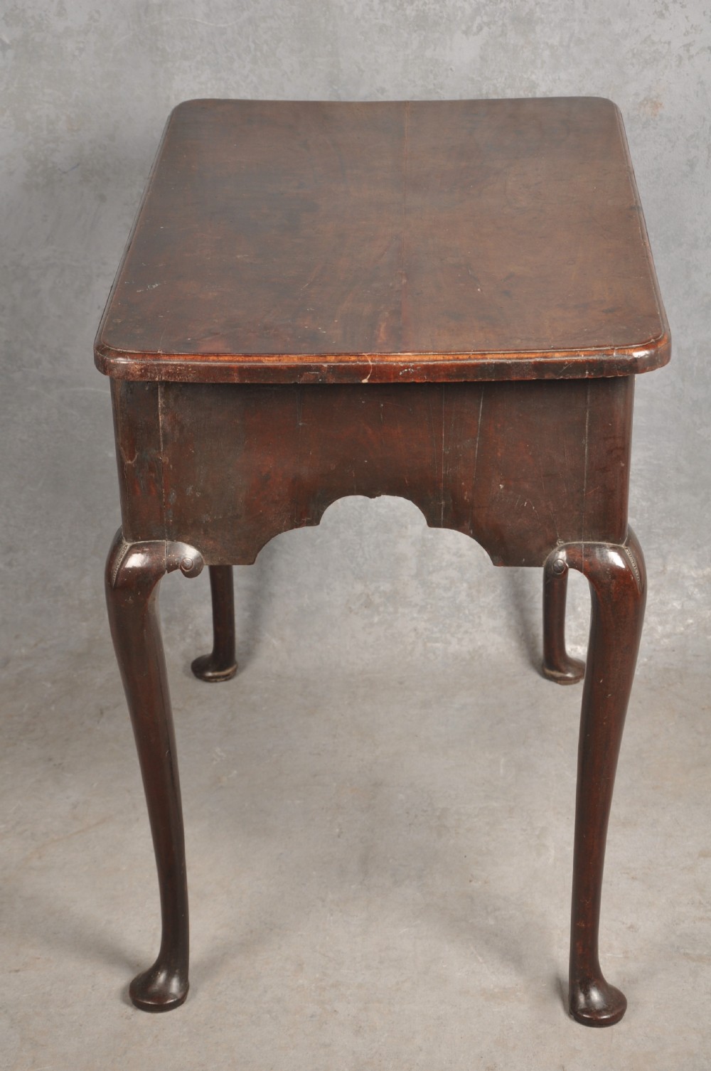 Fine Early 18th Century Mahogany Lowboy View V