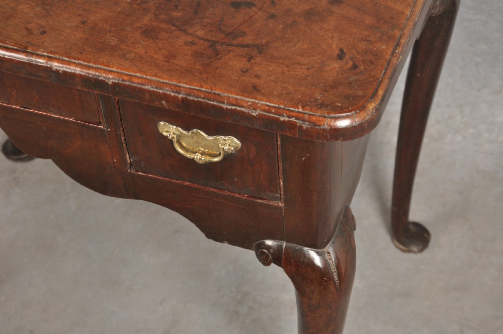 Fine Early 18th Century Mahogany Lowboy View VI