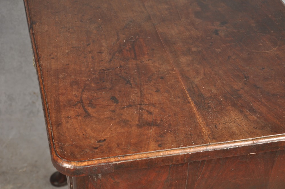 Fine Early 18th Century Mahogany Lowboy View VII