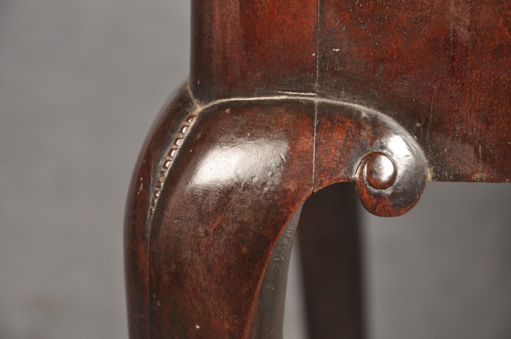 Fine Early 18th Century Mahogany Lowboy View VIII
