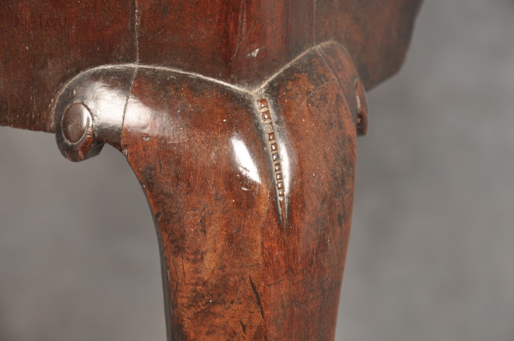 Fine Early 18th Century Mahogany Lowboy View IX