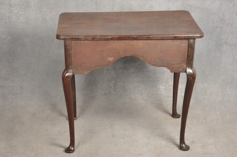 Fine Early 18th Century Mahogany Lowboy View XI