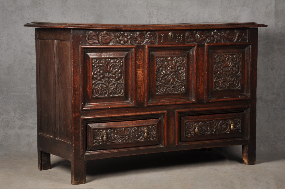 17th Century Oak Coffer View XIII