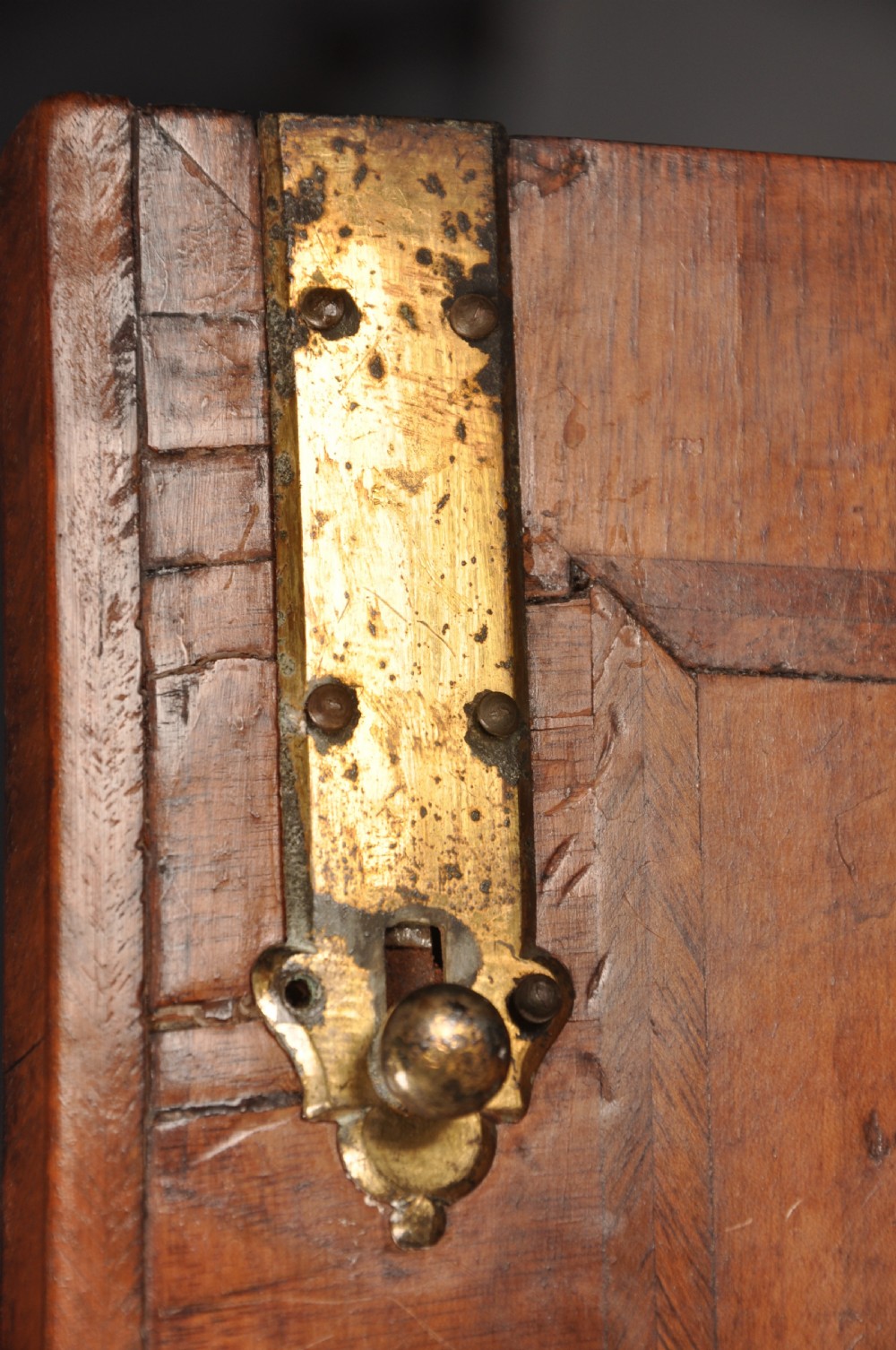 Fine Early 18th Century Walnut Cabinet On Chest View VII