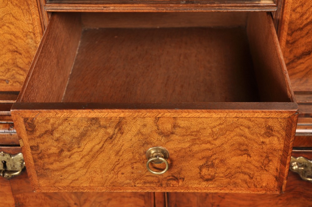 Fine Early 18th Century Walnut Cabinet On Chest View X