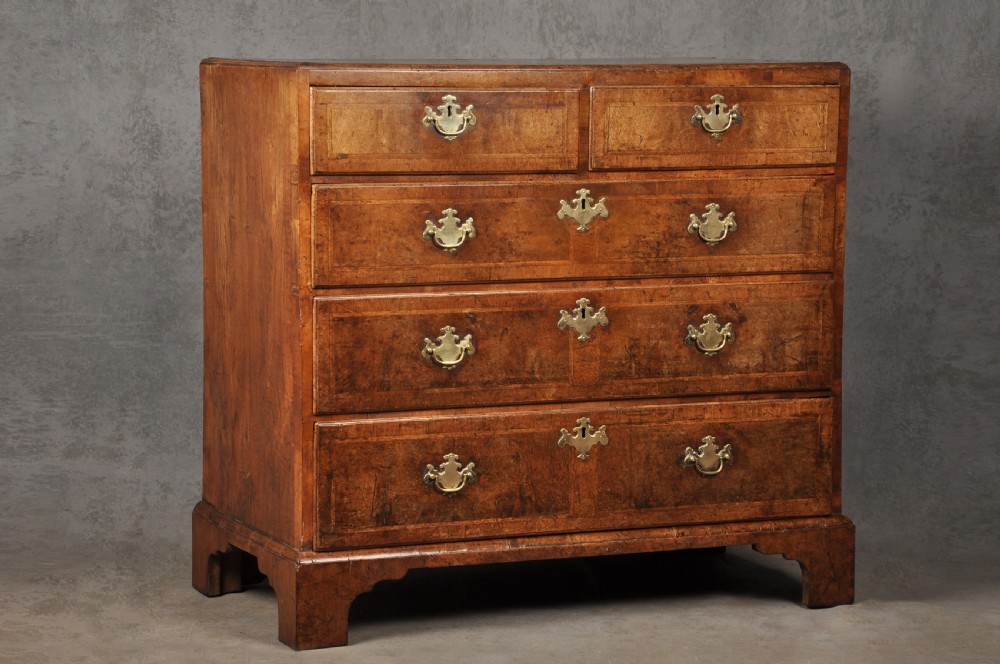 Early 18th Century Walnut Chest Of Drawers View II