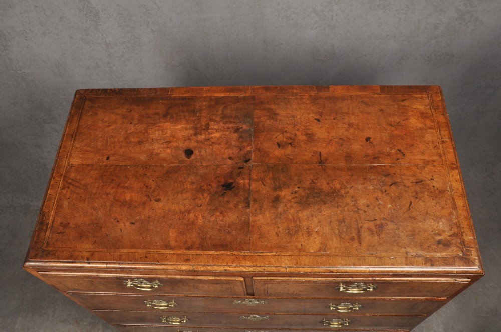 Early 18th Century Walnut Chest Of Drawers View III
