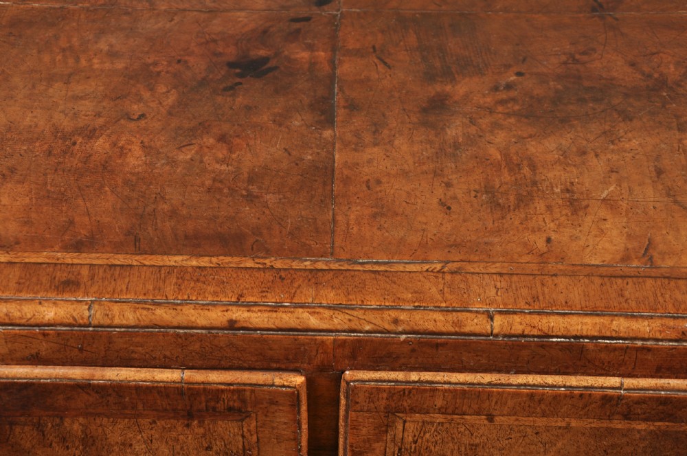 Early 18th Century Walnut Chest Of Drawers View VI