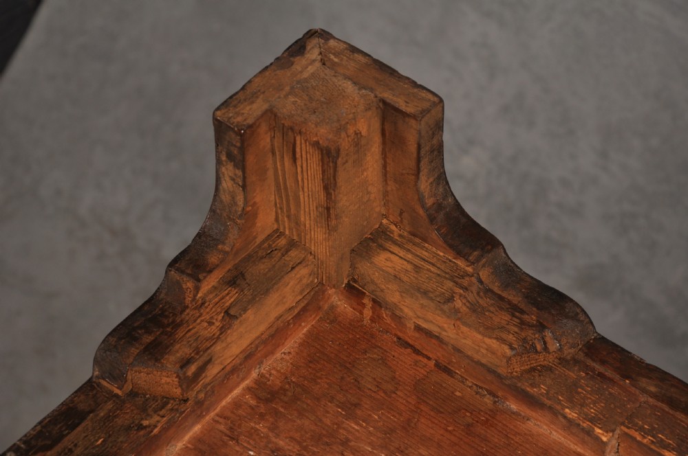 Early 18th Century Walnut Chest Of Drawers View XI