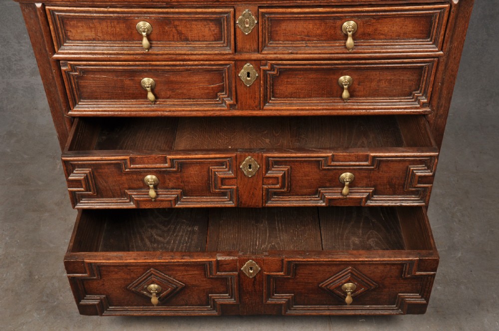 17th Century Oak Chest Of Drawers View VIII